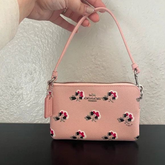 ✨NWOT - Coach Floral Corner Zip Wristlet✨ - Picture 7 of 9